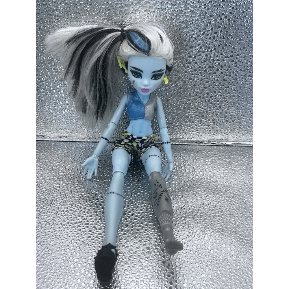 Mattel Monster High G3 Frankie Stein Doll Mattel 2022 HKY72 Missing 1 Shoe Toy